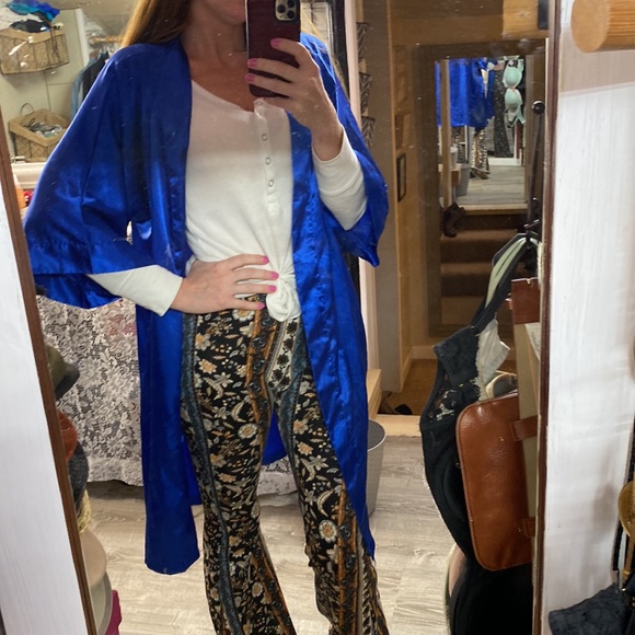 Gorgeous satin pocket Kimono - Picture 4 of 5